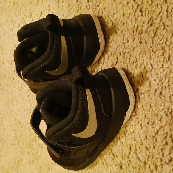 Nike Team Hustle 08 - Picture 3 of 6